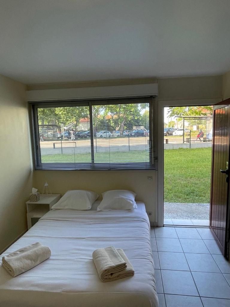 Appartement Ou Studio En Hyper Centre, Pour La Plage Et La Rue Pietonne Il Suffit De Traverser La Rue , Voir La Photo Principale Andernos-les-Bains Ngoại thất bức ảnh