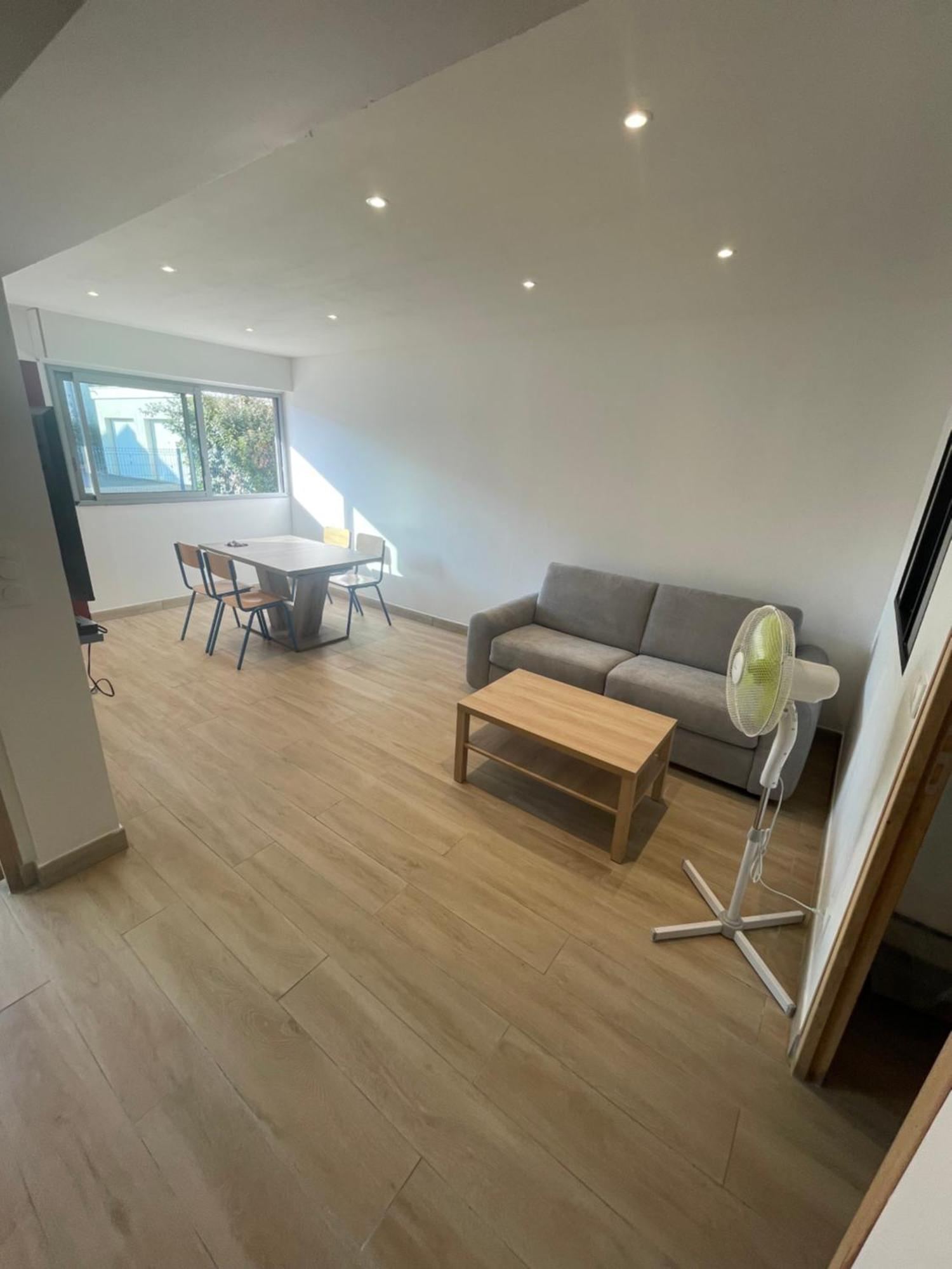 Appartement Ou Studio En Hyper Centre, Pour La Plage Et La Rue Pietonne Il Suffit De Traverser La Rue , Voir La Photo Principale Andernos-les-Bains Ngoại thất bức ảnh