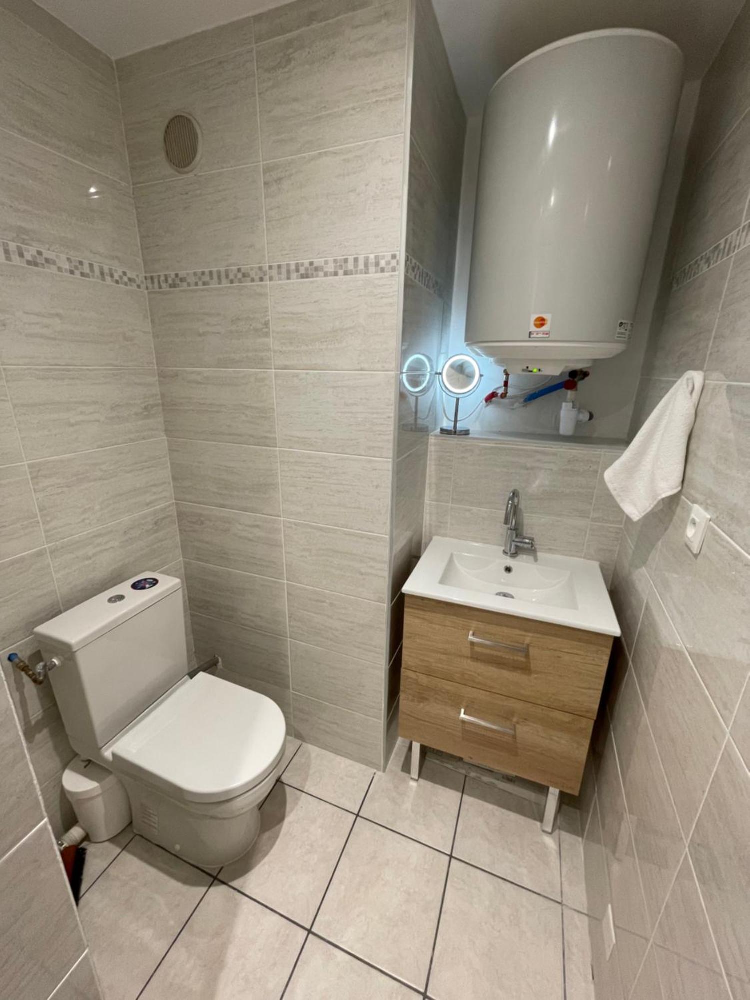 Appartement Ou Studio En Hyper Centre, Pour La Plage Et La Rue Pietonne Il Suffit De Traverser La Rue , Voir La Photo Principale Andernos-les-Bains Ngoại thất bức ảnh